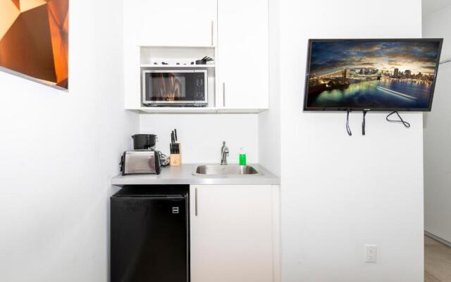 Baybreeze Apartments by Lowkl