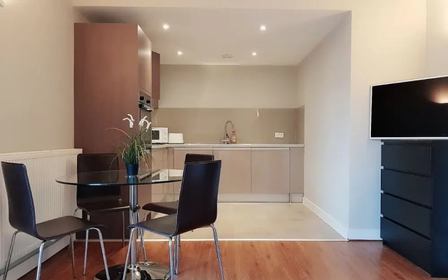 JQ Stylish City Apartment