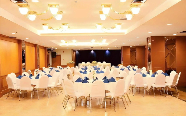 Grand Tower Inn Rama VI Hotel