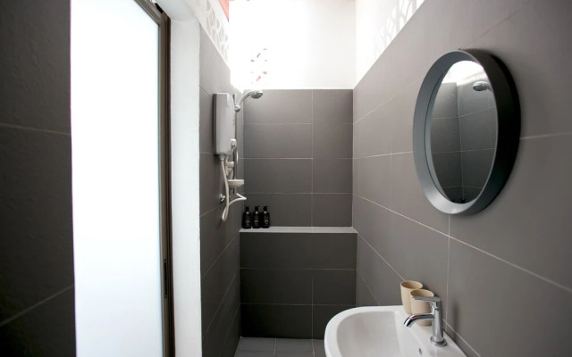 16 Gurney Homestay