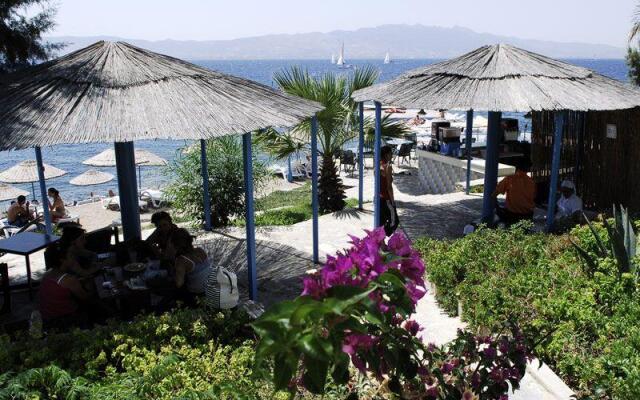Club Acacia Hotel