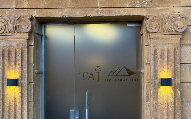 Taj pyramids view inn