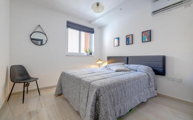 Chic 2BR Apartment, Ideal Location