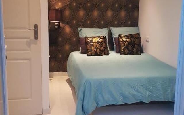 Guest House bedroom Riviera - Private Entrance