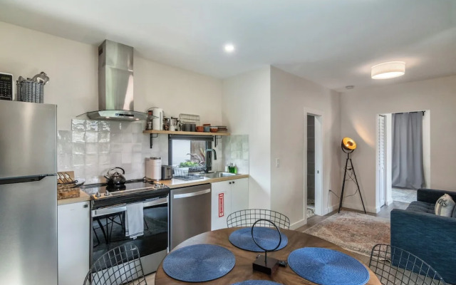 Palm Paradise Retreat Sleeps 4
