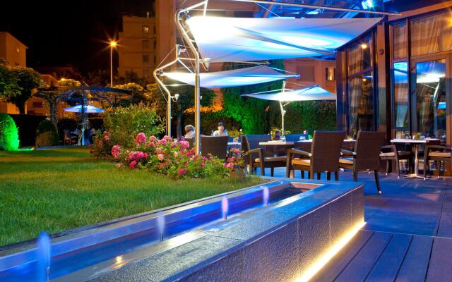 Warwick Reine Astrid - Lyon