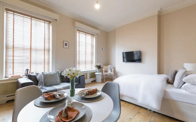 Charming London City Apartment