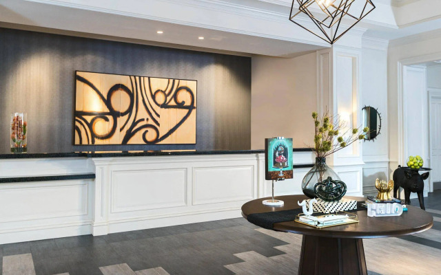 The Lindy Renaissance Charleston Hotel