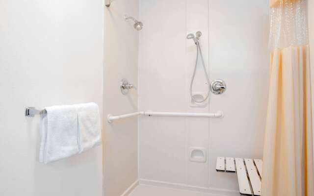 Days Inn by Wyndham Greenville