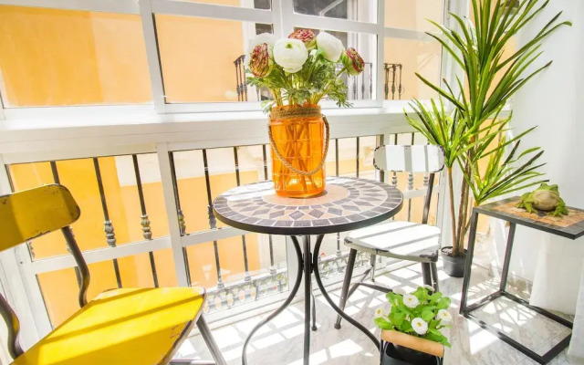 Spacious and Bright Apartment by La Recepción