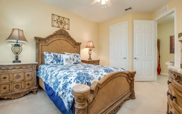 Villa Manuel Lakeview  3 Bedroom Condo by RedAwning