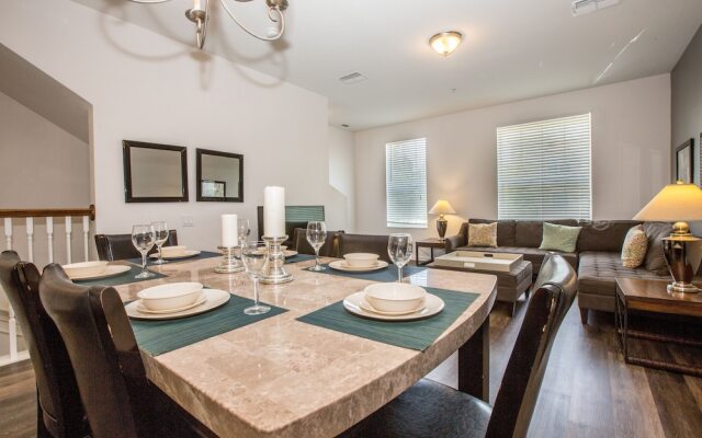 Oasis Escape Townhome 3 Bedroom Condo by Redawning