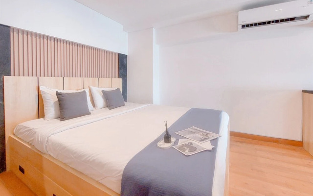 Spacious and Comfort Studio Loft at Kingland Avenue Apartment