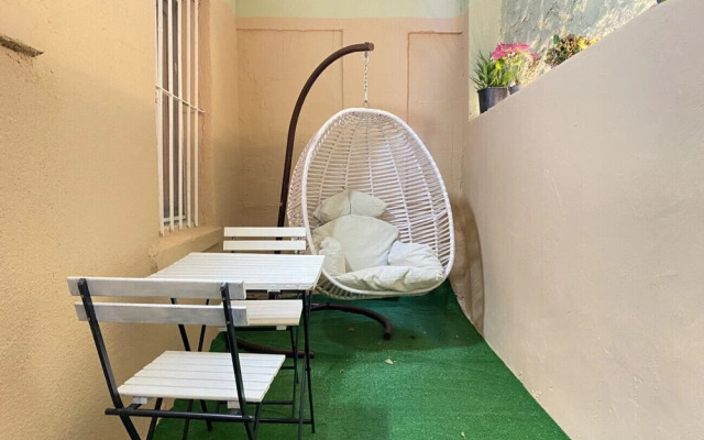 Lovely Home With Backyard in Cihangir