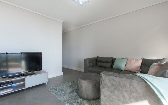 Waters Edge 506 by CTHA