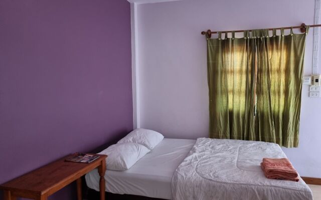 Sawasdee Sichang Resort