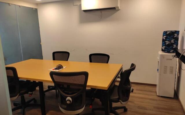 Saltstayz Express - Golf Course Road & DLF Phase-1