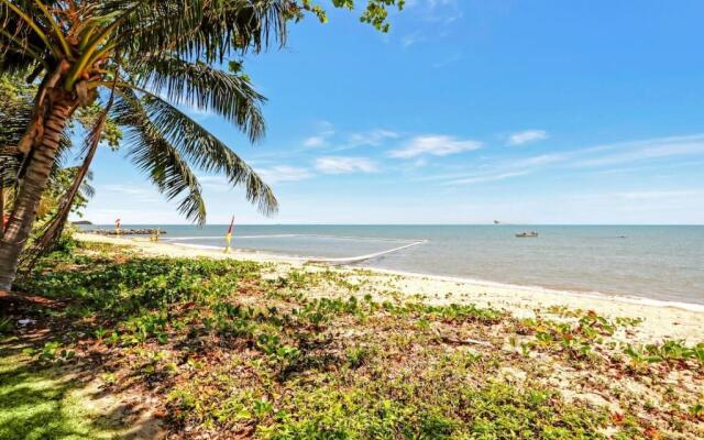 Absolute Beachfront House with Private Pool