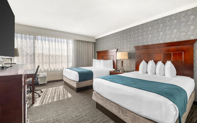 Best Western Plus Carriage Inn