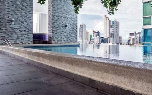 Diaphanous Urban Apartment