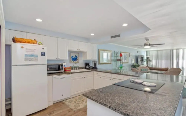 Shoreline Towers 1073