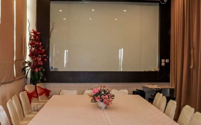 NIDA Rooms Railway Median Kantor Post