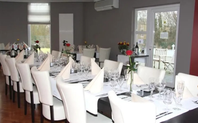 Aero44 Hotel Charleroi Airport