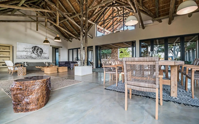 Kruger Sunset Lodge - living with lions