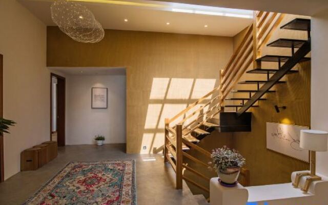 Dali Verdant Whisper·Stone Hill Seaview Inn