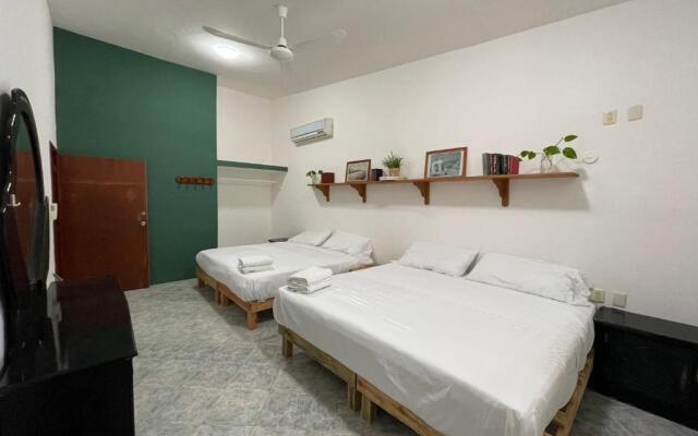 Cuevita + Nido /Piscina & Jardín compartido