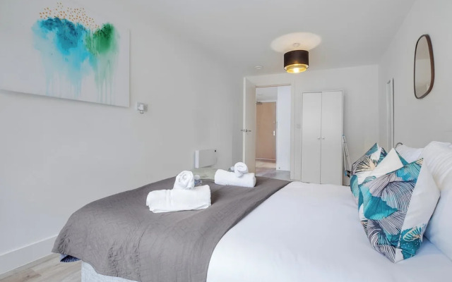 1 Bed Flat - Sleeps 3 - Parking