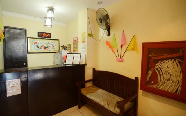 Avenue 5 Hotel