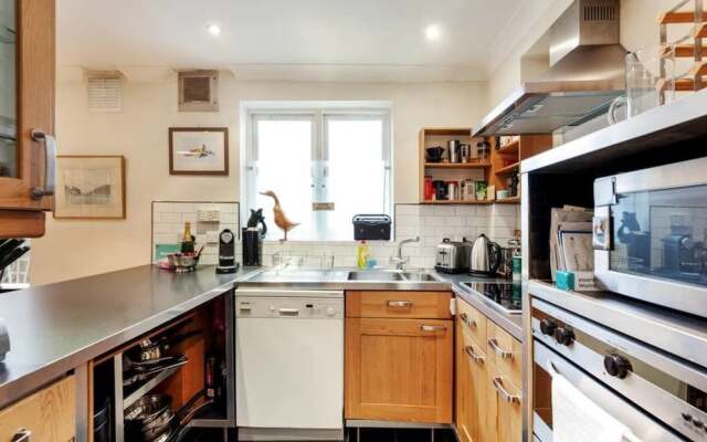 Lovely 1bed W/patio - 10 Mins From Hyde Park