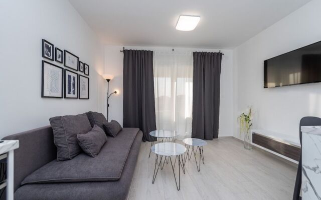 Apartments & Rooms Pool Villas Maris