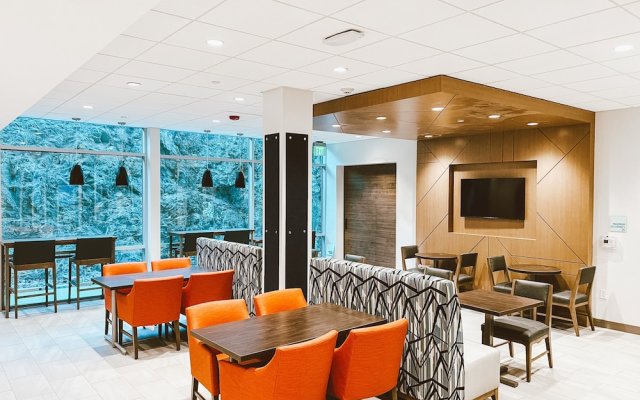 Holiday Inn Express & Suites Henderson South - Boulder City, an IHG Hotel