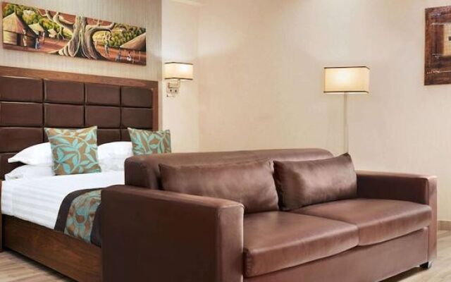 Days Hotel and Suites by Wyndham Dakar