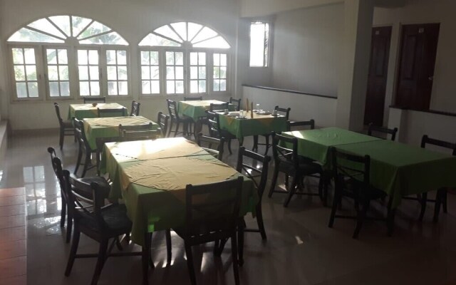 Oasis Inn