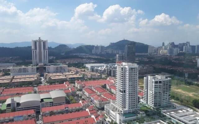 Dashing 1BR Next To Surian MRT 31