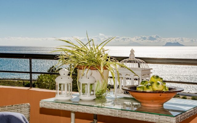 CP- Modern 3 bedroom apt frontline beach