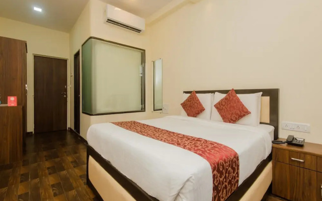 OYO 9849 Hotel Divine Residency