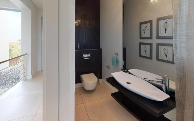 Stamford on Sea by Top Destinations Rentals