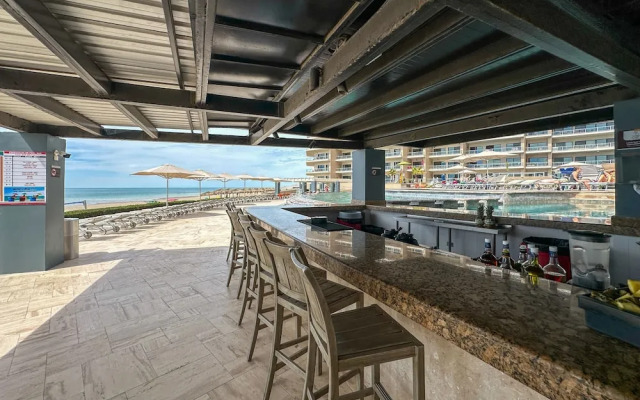 Beachtop Haven 2BR Condo at Iconic Sandy Beach