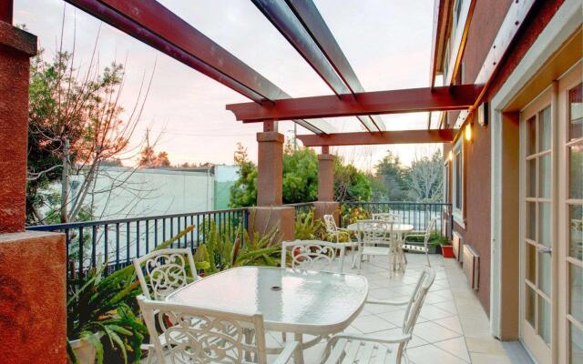 Holiday Inn Express & Suites Mountain View Silicon Valley by IHG