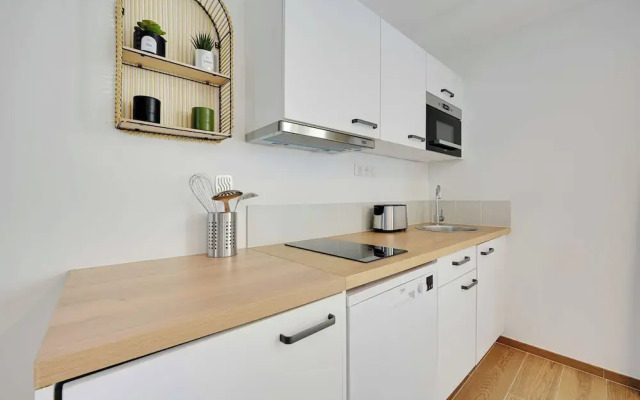 Elegant Apartment With Rooftop - 1br/4p - Vanves