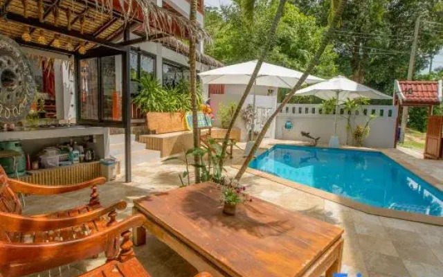 Penthouse Crystal Bay Apartments
