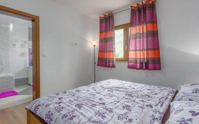 Modern Furnished Three Bedrooms Villa With Private Pool and Garden - Villas_and_Bungalows in Porec - Photo 2