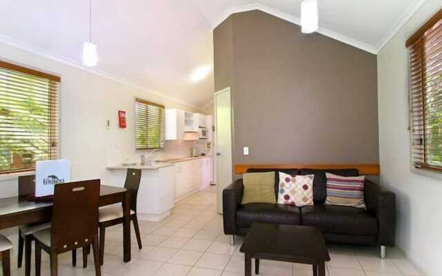 Gateway Lifestyle Lorikeet