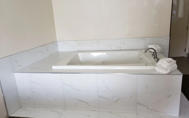 Chicago Club Inn & Suites