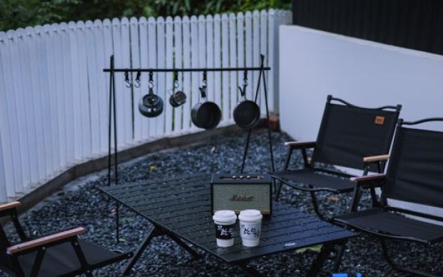 Only this fairyland, riverside sojourn designer art villa mountain lodging