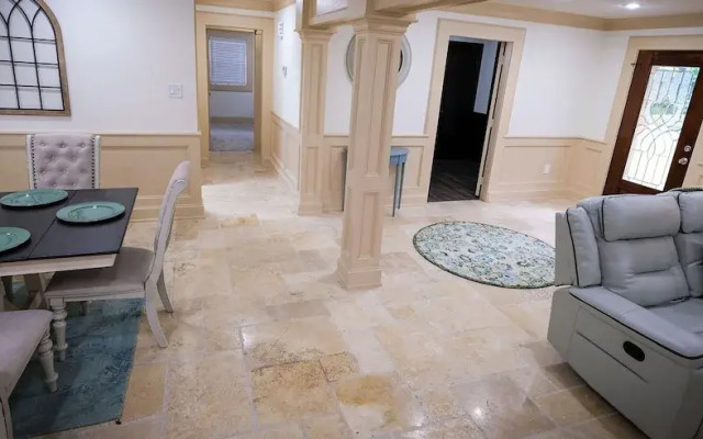 5Bdrm 3.5Bath 12Beds - HOME BIG AS TEXAS